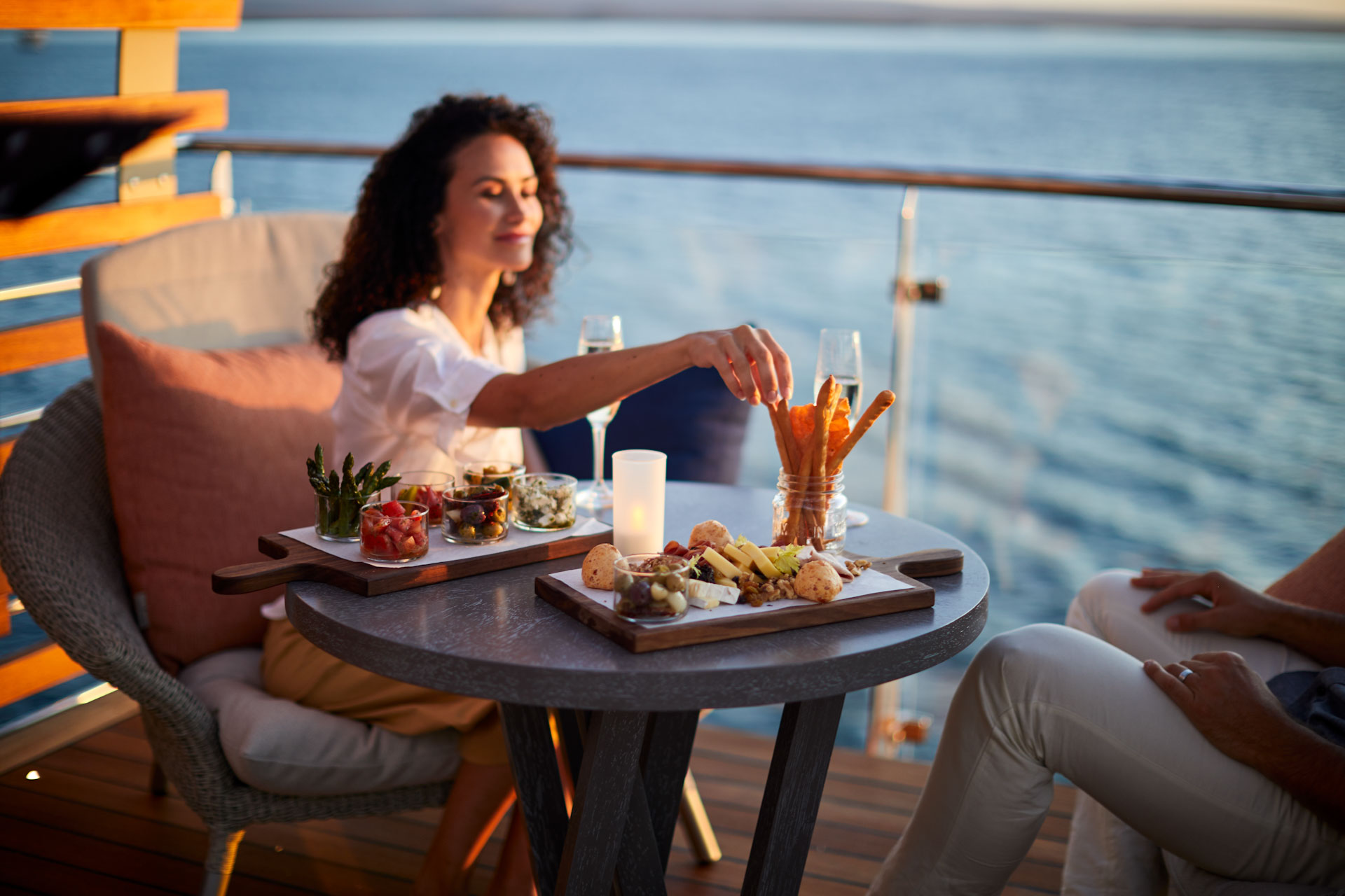 images/Ship photos/Flora 花神號/8a_CEL_FL_Glamping_10_edited.jpg